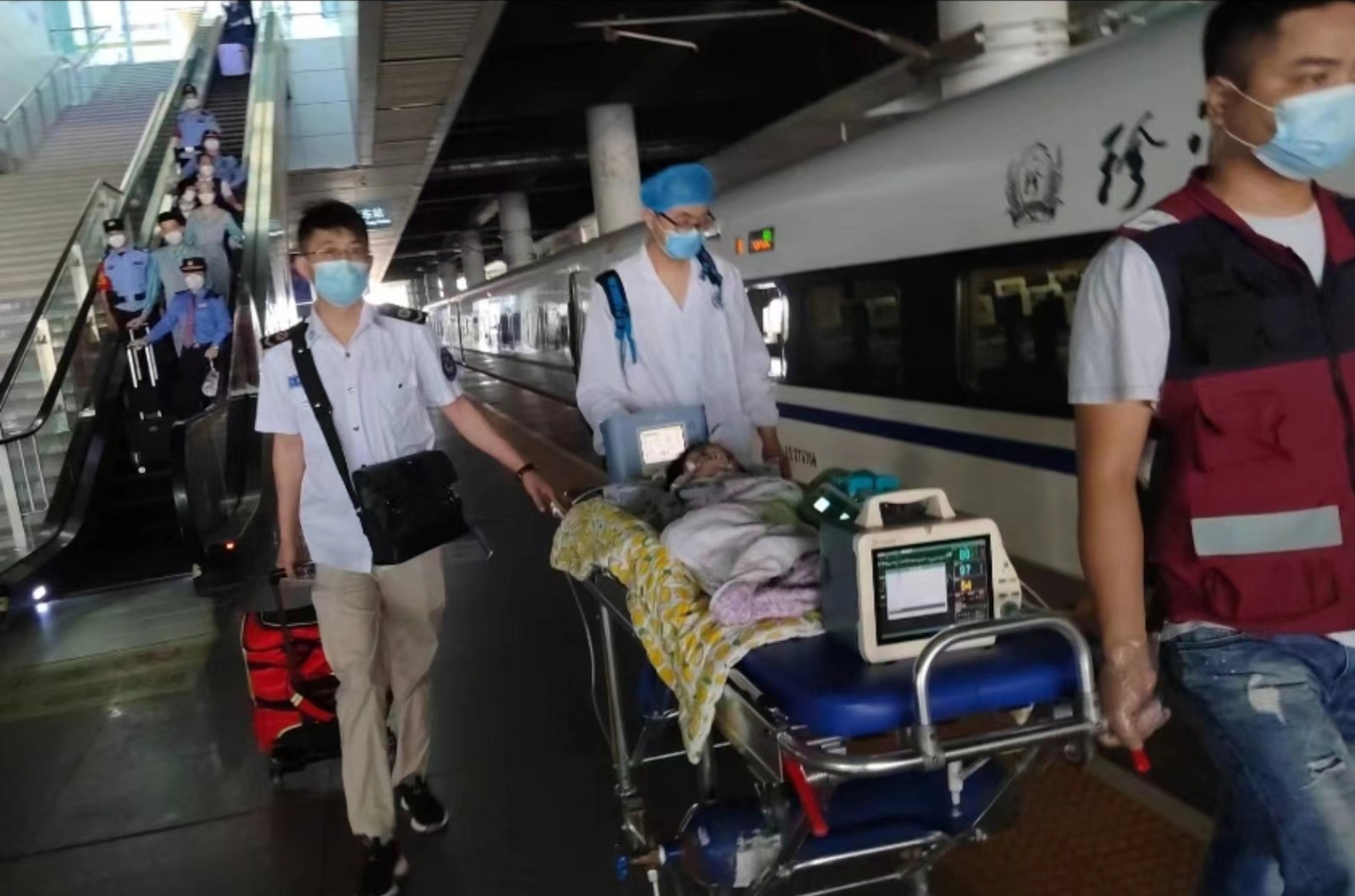 涟源市高铁转运公司